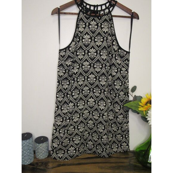 Monteau Dresses & Skirts - Beautiful Damask Print Sleeveless Monteau Dress NWOT! Size Lg.